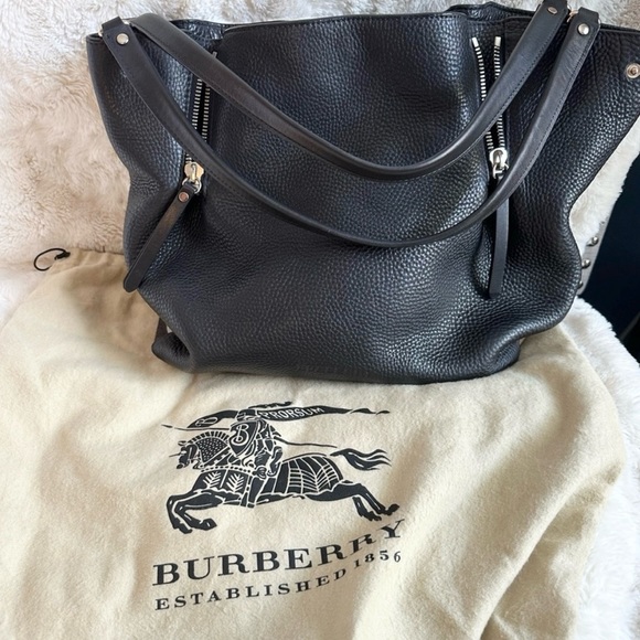 Authentic Burberry Maidstone Bag in Very Good Condition - Picture 3 of 11